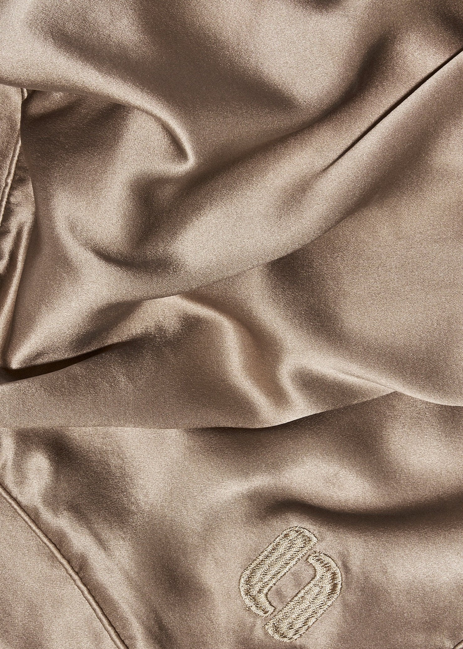 ournewroutine-tiger_s-eye-silk-pillowcase-sidenörngott-.jpg__PID:989ec350-fd01-4ef6-aa20-f2da30f85245